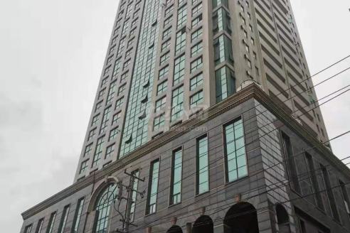 业主直租老静安洪安大厦中区正对电梯分体空调朝南落地窗